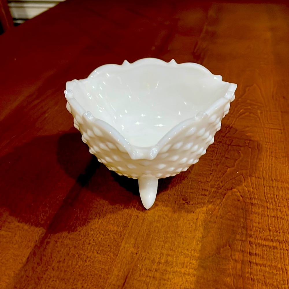 Hobnail Three Footed L E Smith Triangular Bowl White Milk Glass Dot Pattern